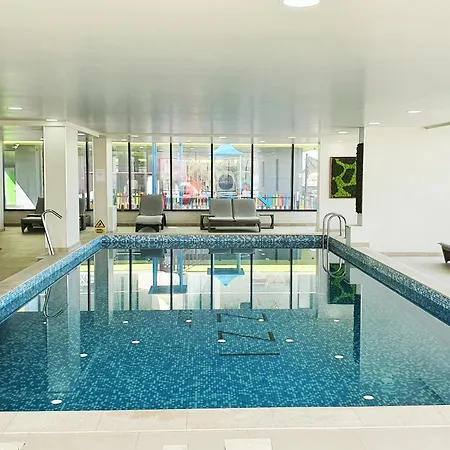 Sunny Vibe - Indoor Pool &