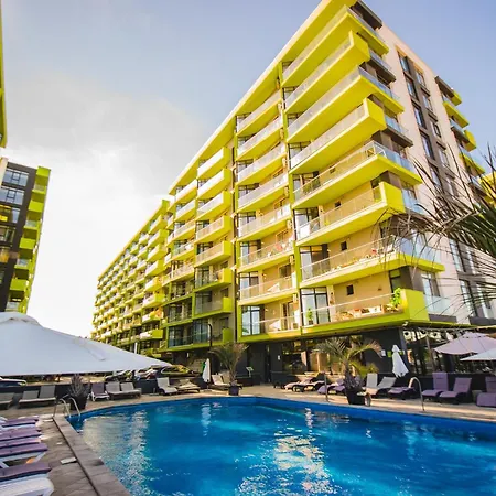 Sunny Vibe - Indoor Pool & شقة